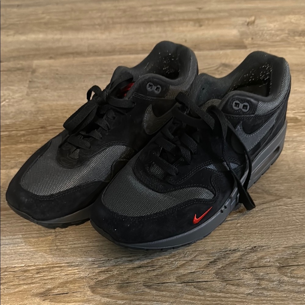 Nike Air Max 1 (black/red)